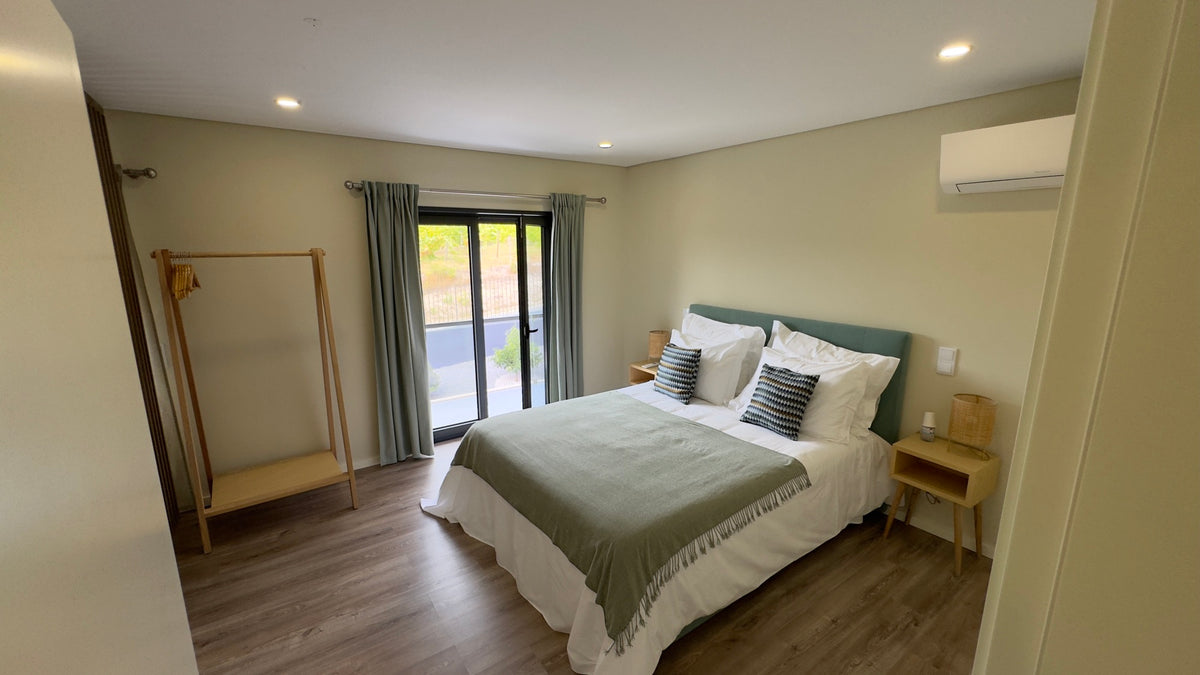 Suite 2 – Countryside Escape with Vineyard View